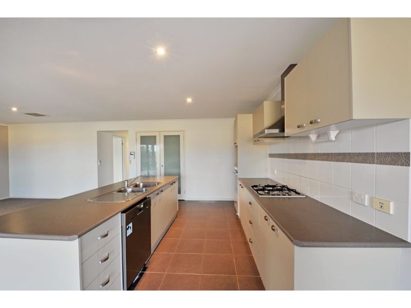 6 Melrose Circuit, Shepparton VIC 3630