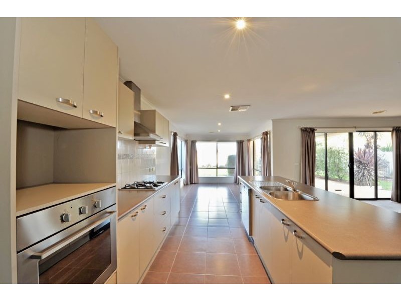 6 Melrose Circuit, Shepparton VIC 3630