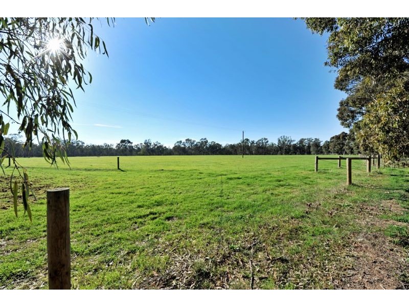 11 Edgewater Road, Kialla VIC 3631