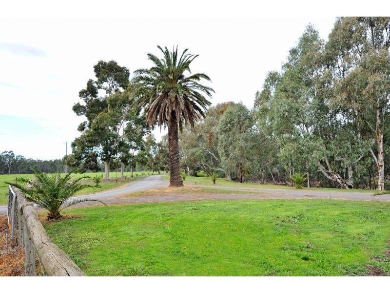 11 Edgewater Road, Kialla VIC 3631