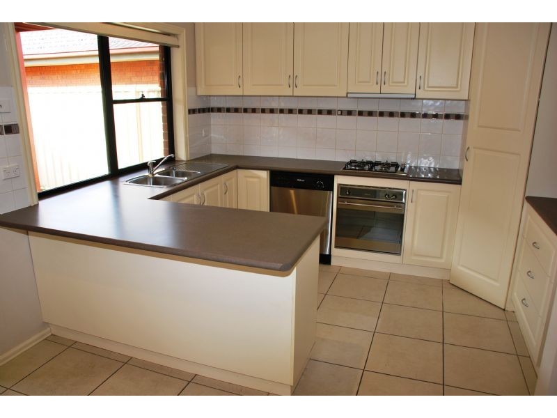 2/27 Middleton Street, Shepparton VIC 3630