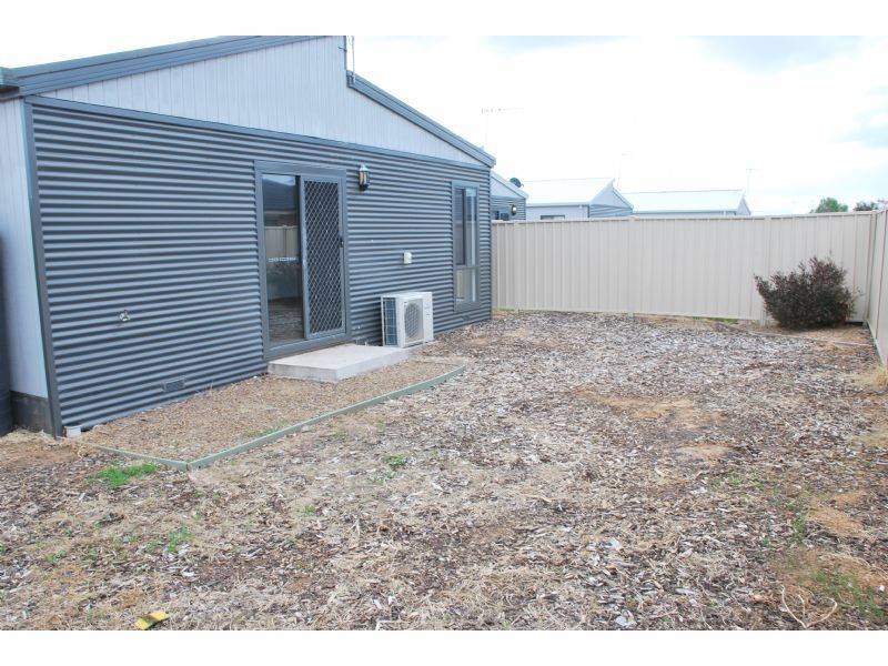 8 Strauss Avenue, Shepparton VIC 3630