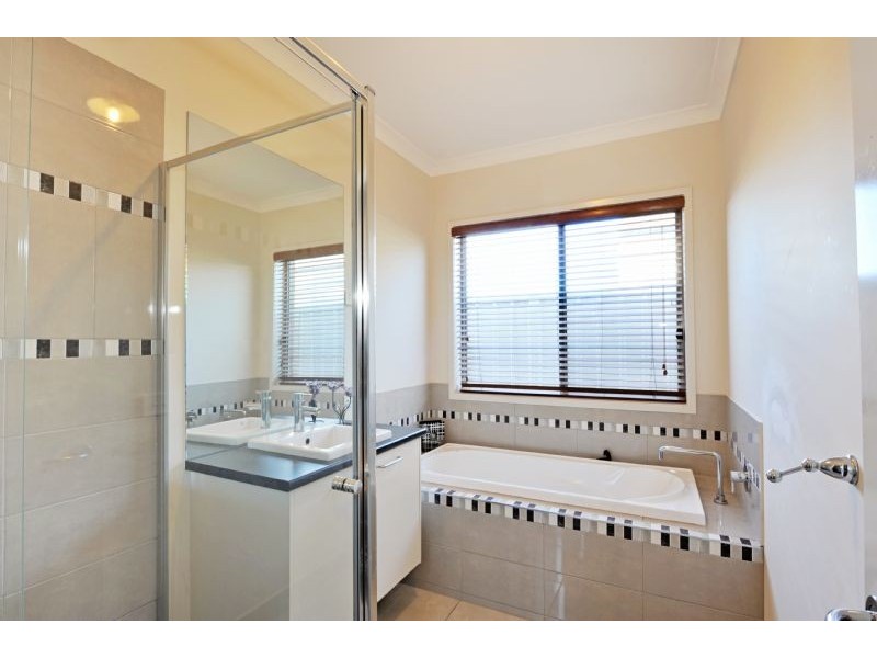 20 Golf Drive, Shepparton VIC 3630