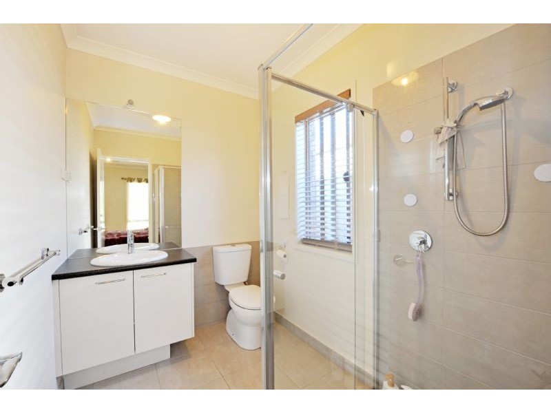 20 Golf Drive, Shepparton North VIC 3631