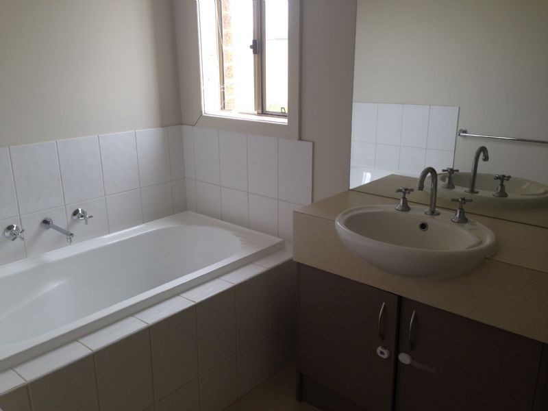 4 Westminster Avenue, Shepparton VIC 3630