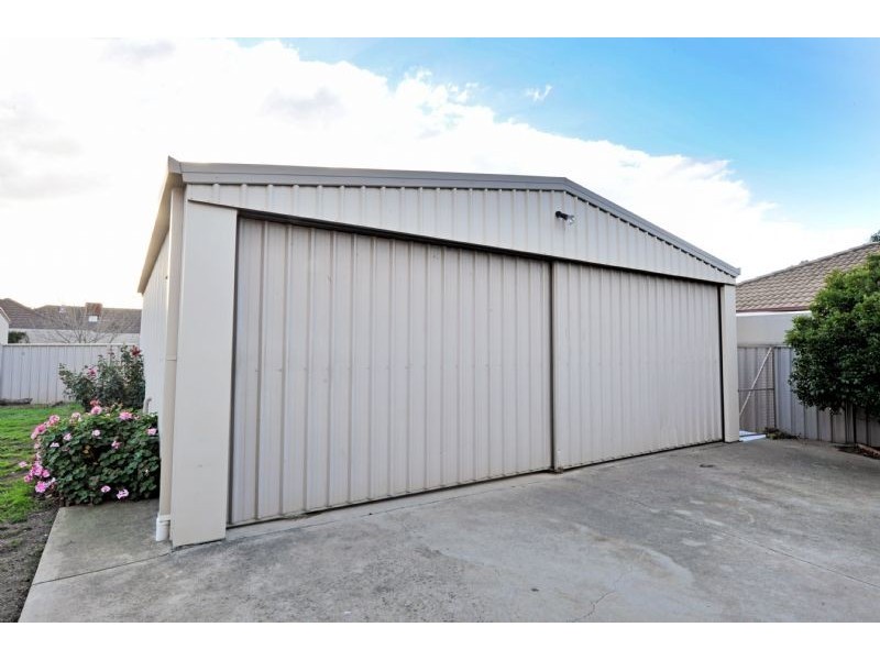 16 Illawarra Crescent, Kialla VIC 3631