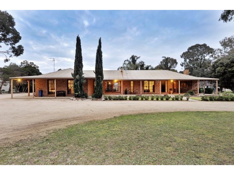 7 Moira Drive, Kialla West VIC 3631