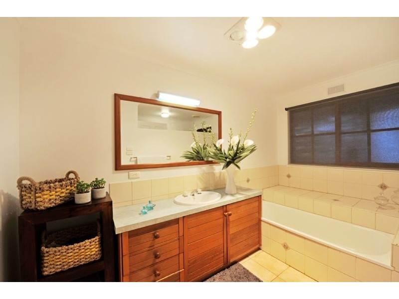 7 Moira Drive, Kialla West VIC 3631