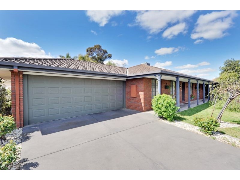 17 Gordon Drive, Kialla VIC 3631