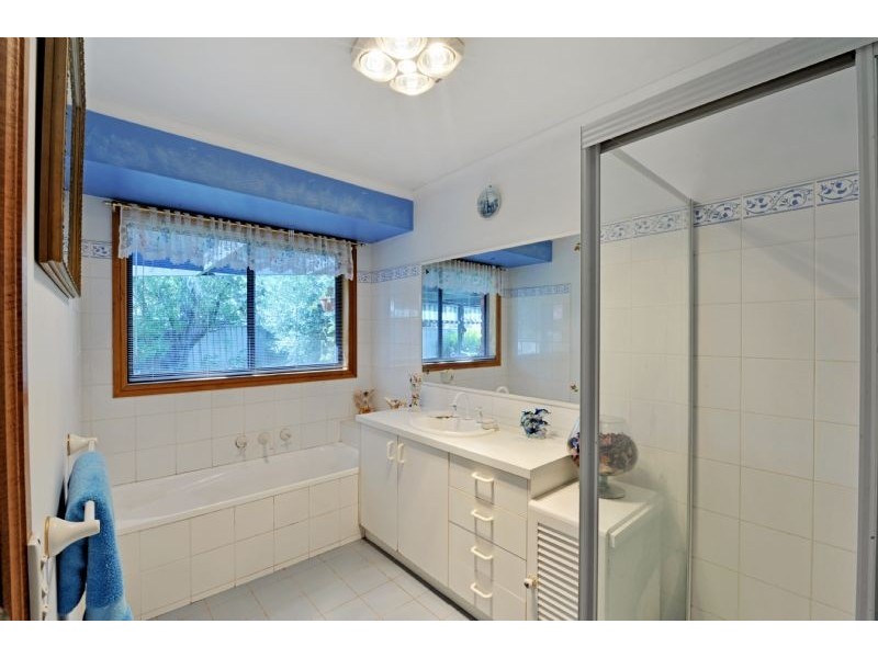 17 Gordon Drive, Kialla VIC 3631