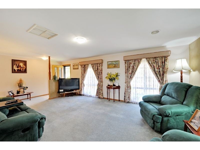 17 Gordon Drive, Kialla VIC 3631