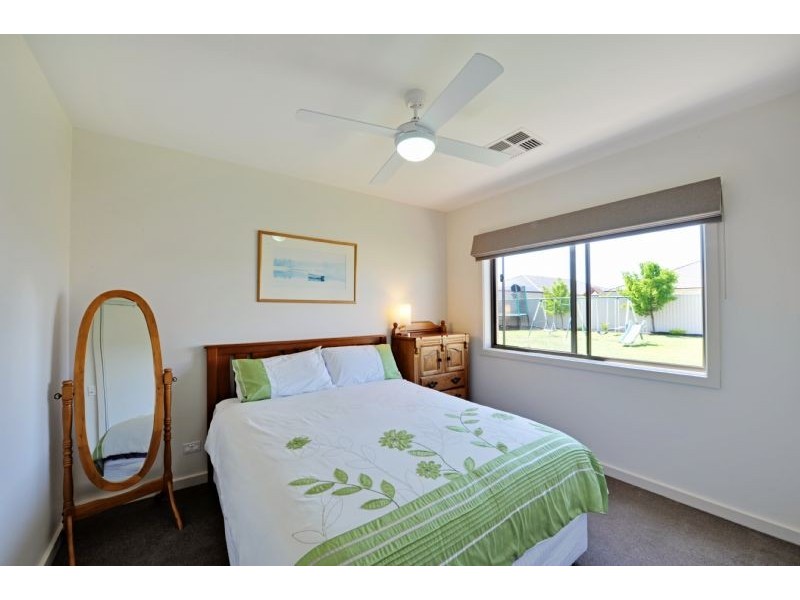 17 Kerang Avenue, Kialla VIC 3631