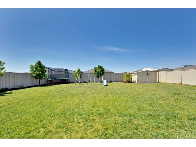 17 Kerang Avenue, Kialla VIC 3631