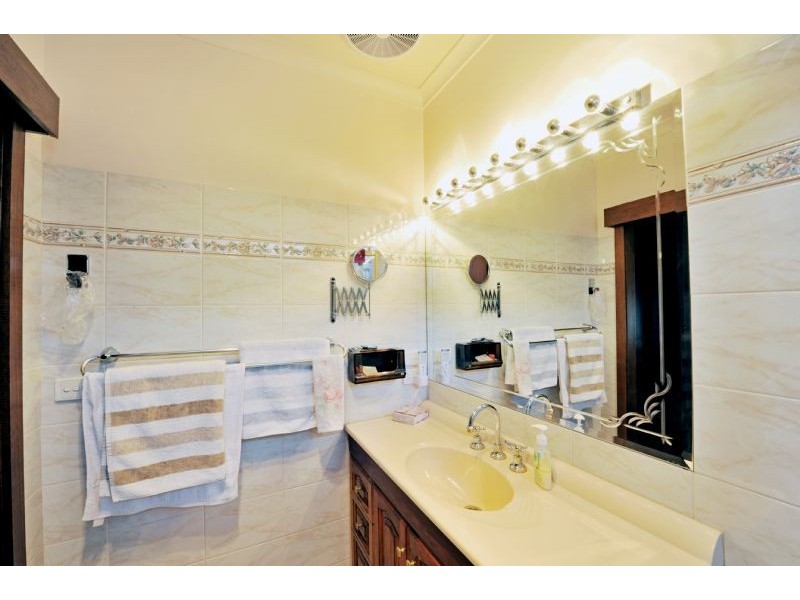 8-10 Buckworth Street, Kialla VIC 3631