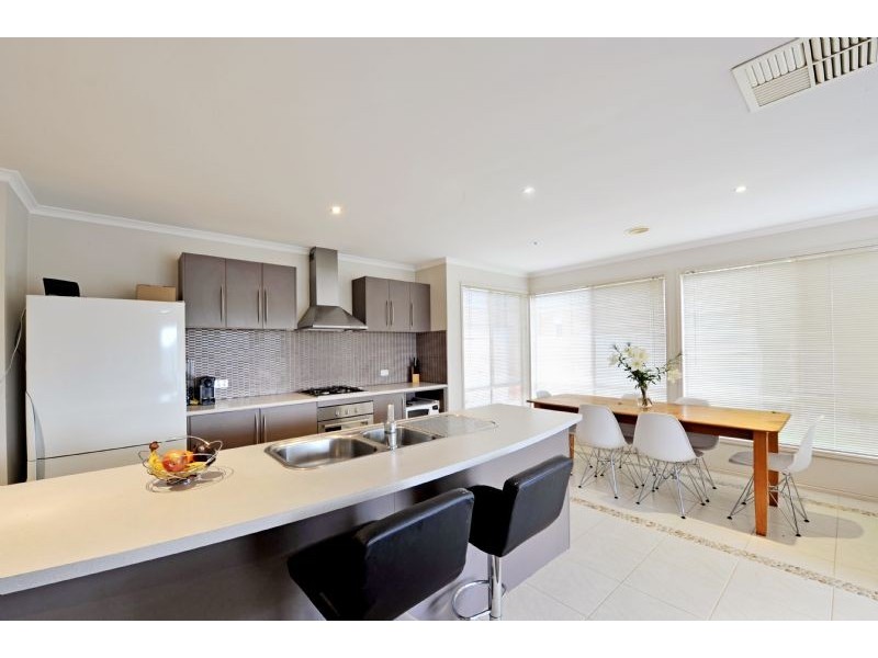 18 Taig Avenue, Kialla VIC 3631
