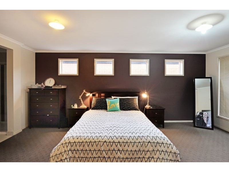 18 Taig Avenue, Kialla VIC 3631