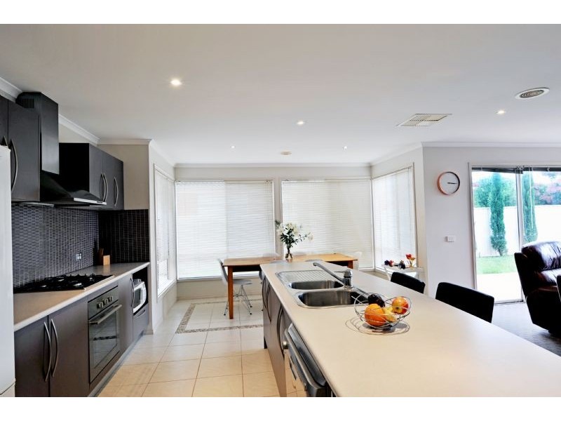 18 Taig Avenue, Kialla VIC 3631