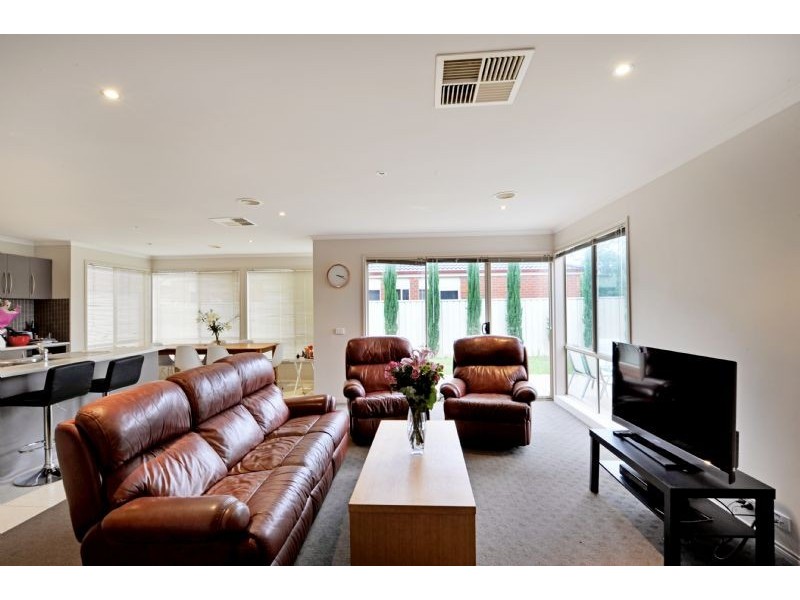 18 Taig Avenue, Kialla VIC 3631