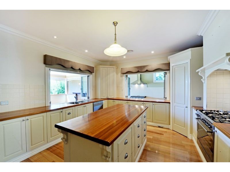 3 Grampians Parade, Shepparton North VIC 3631