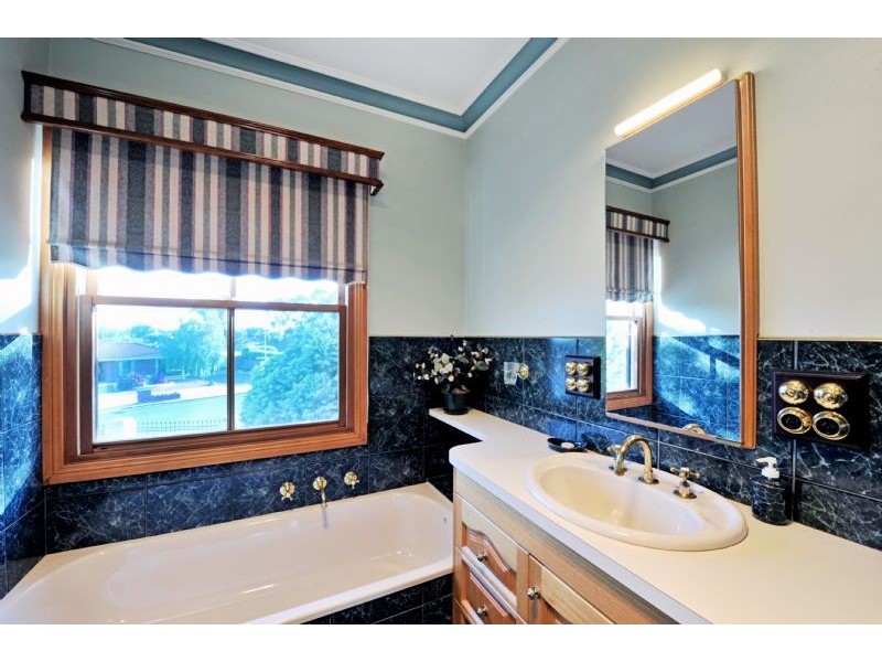 2 Craigmuir Drive, Mooroopna VIC 3629