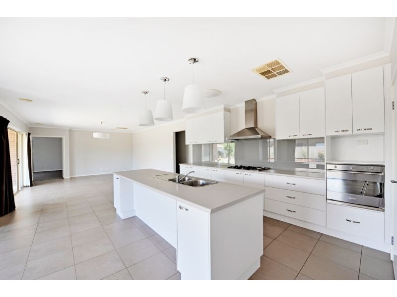 222 Waranga Drive, Kialla VIC 3631