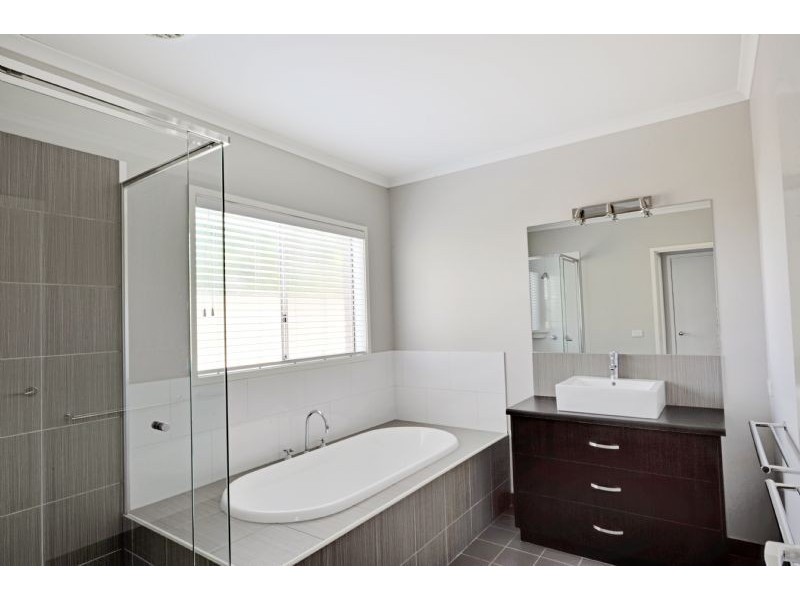 222 Waranga Drive, Kialla VIC 3631