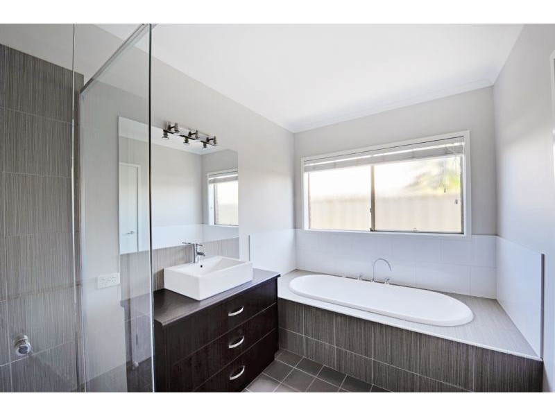 222 Waranga Drive, Kialla VIC 3631