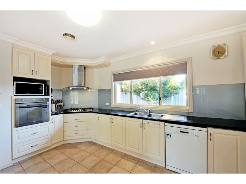 6 Mokoan Avenue, Kialla VIC 3631