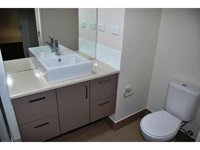 2/17 Dunkirk Avenue, Shepparton VIC 3630