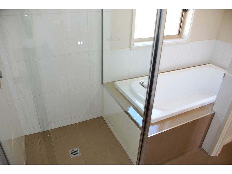 2/17 Dunkirk Avenue, Shepparton VIC 3630