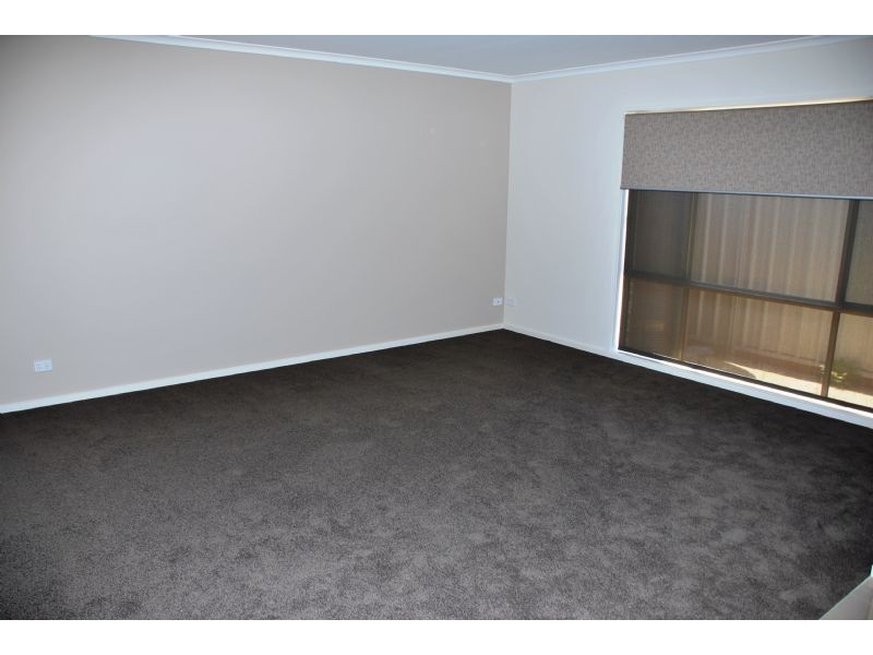 2/17 Dunkirk Avenue, Shepparton VIC 3630
