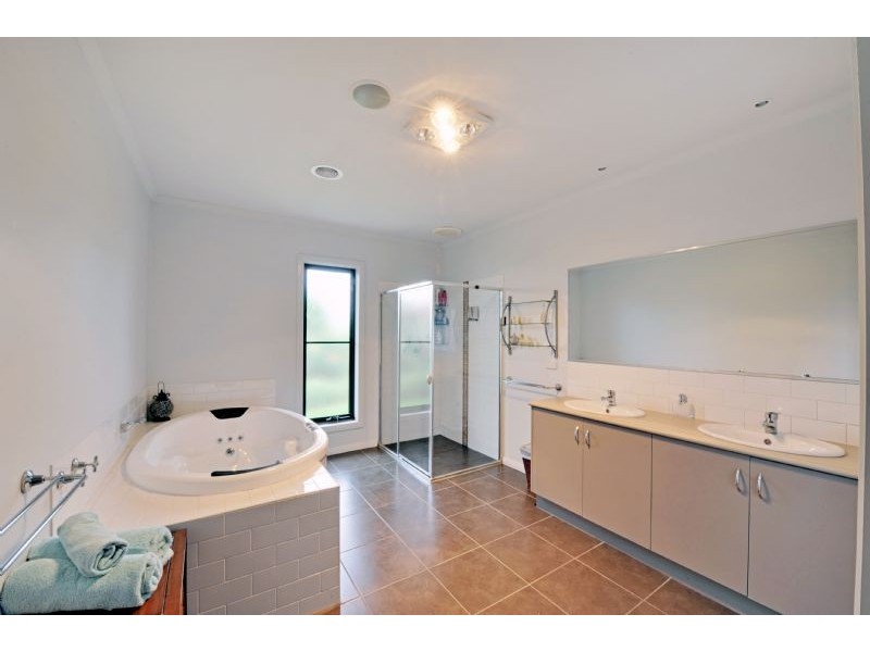 2 Yambuk Place, Kialla VIC 3631