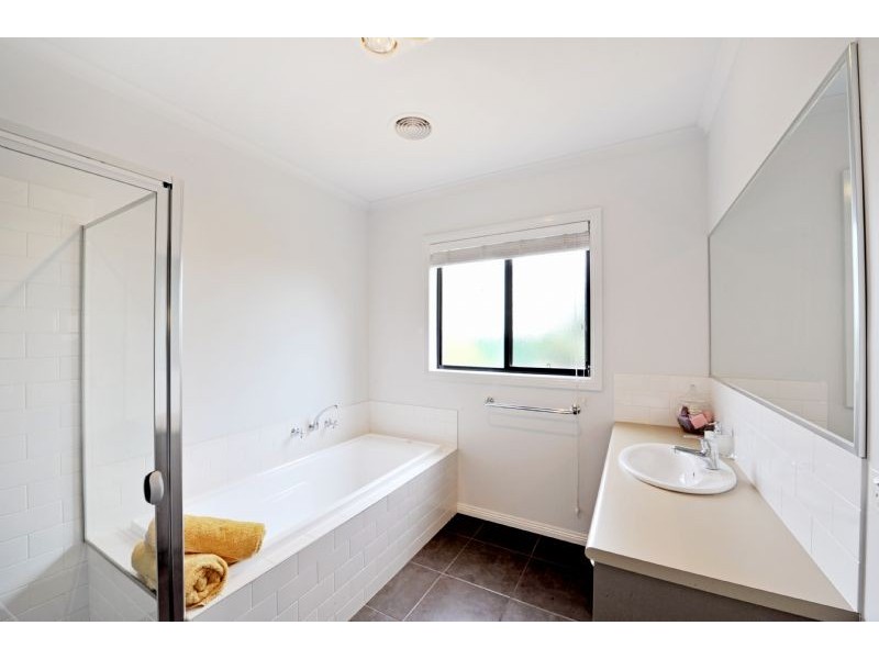 2 Yambuk Place, Kialla VIC 3631