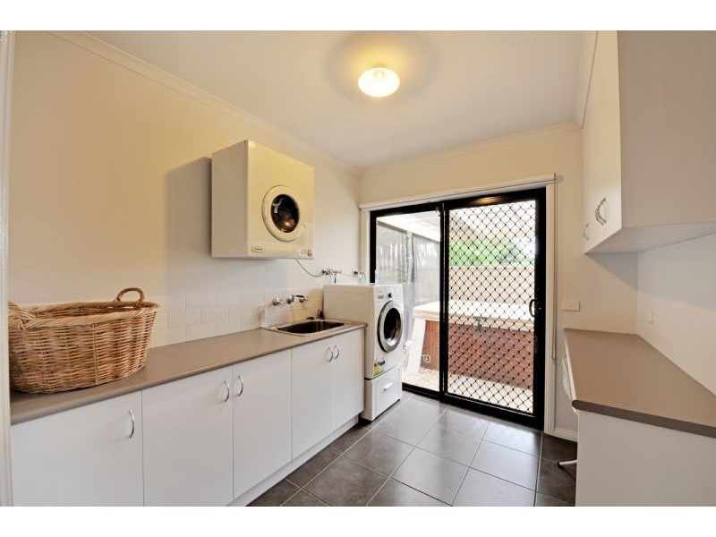 2 Yambuk Place, Kialla VIC 3631