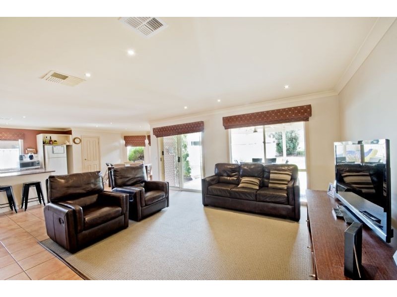 6 Woodburn Place, Shepparton VIC 3630