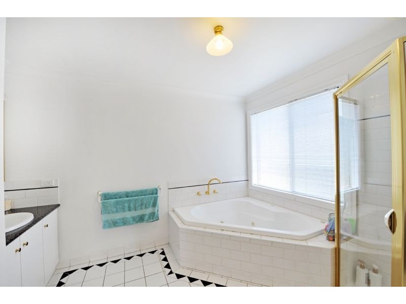 6 Woodburn Place, Shepparton VIC 3630