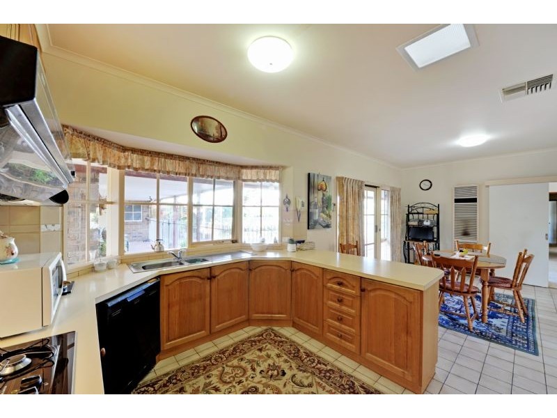 8 Gordon Drive, Kialla VIC 3631