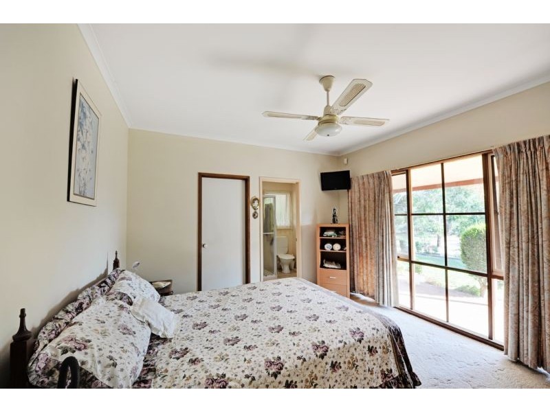 8 Gordon Drive, Kialla VIC 3631