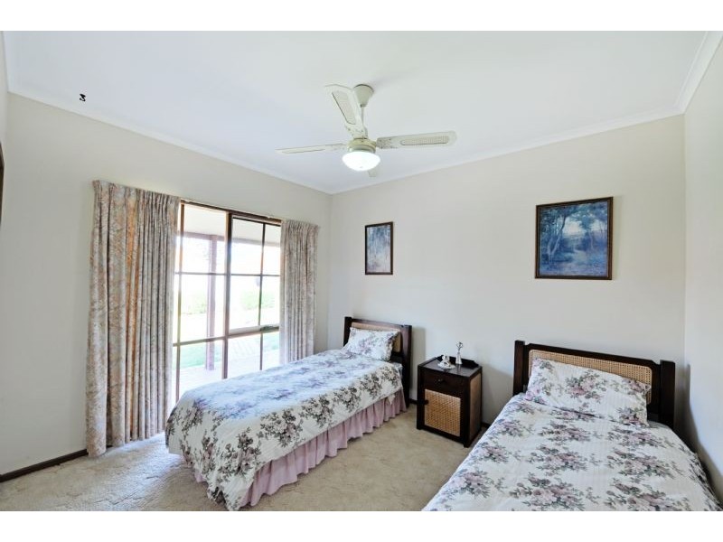 8 Gordon Drive, Kialla VIC 3631