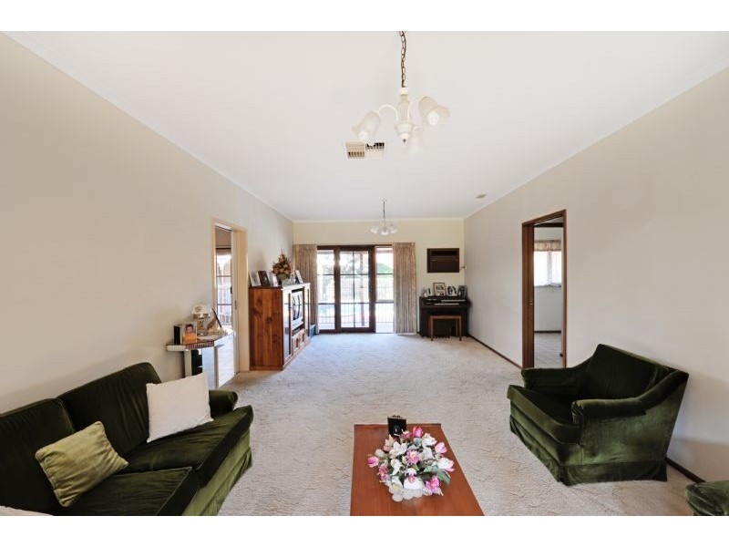8 Gordon Drive, Kialla VIC 3631