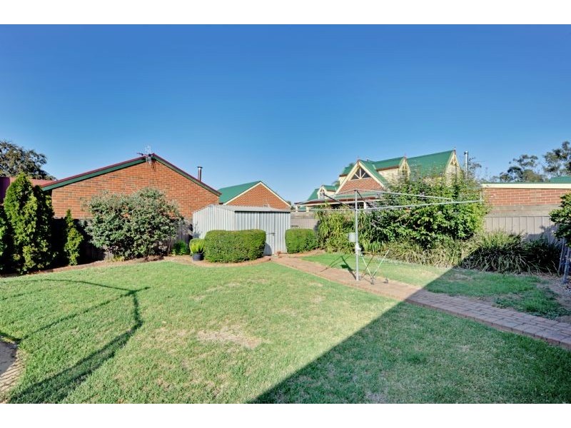 8 Gordon Drive, Kialla VIC 3631