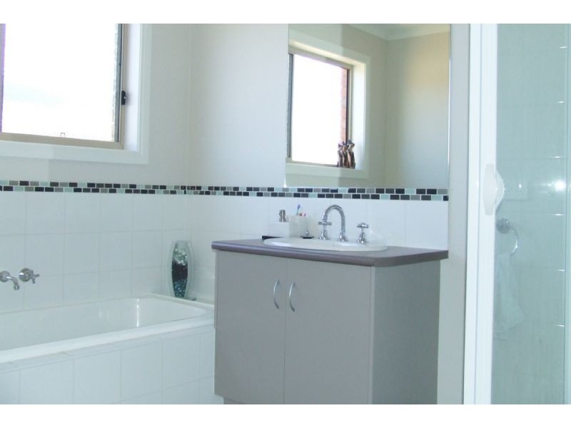 24 Sharpe Avenue, Warrnambool VIC 3280