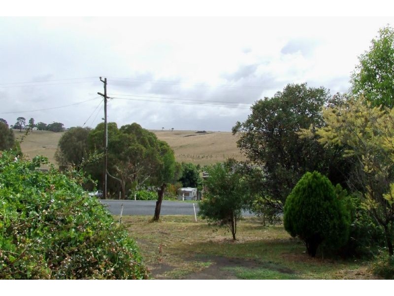 16 Albert Street, Woodford VIC 3281