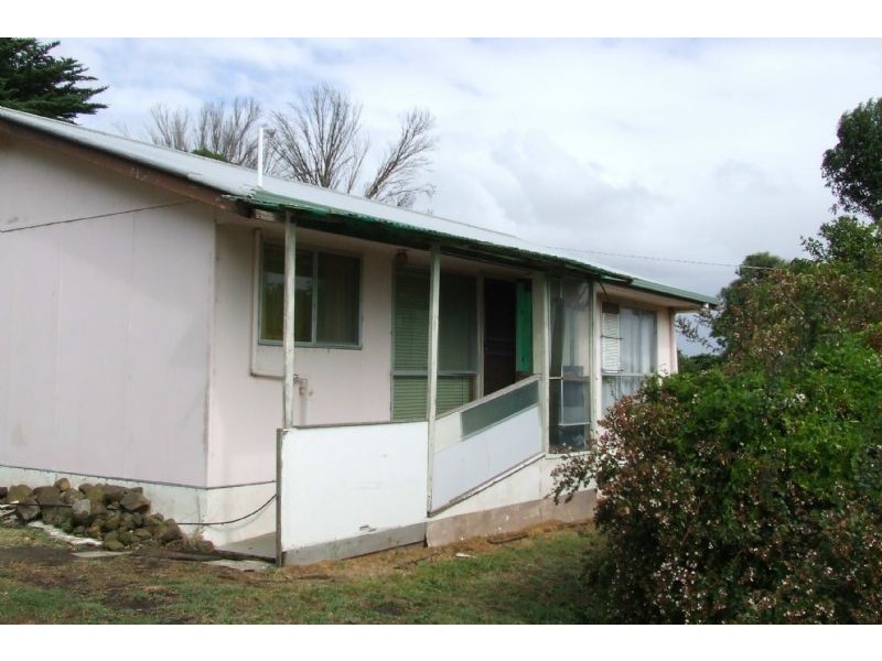 16 Albert Street, Woodford VIC 3281