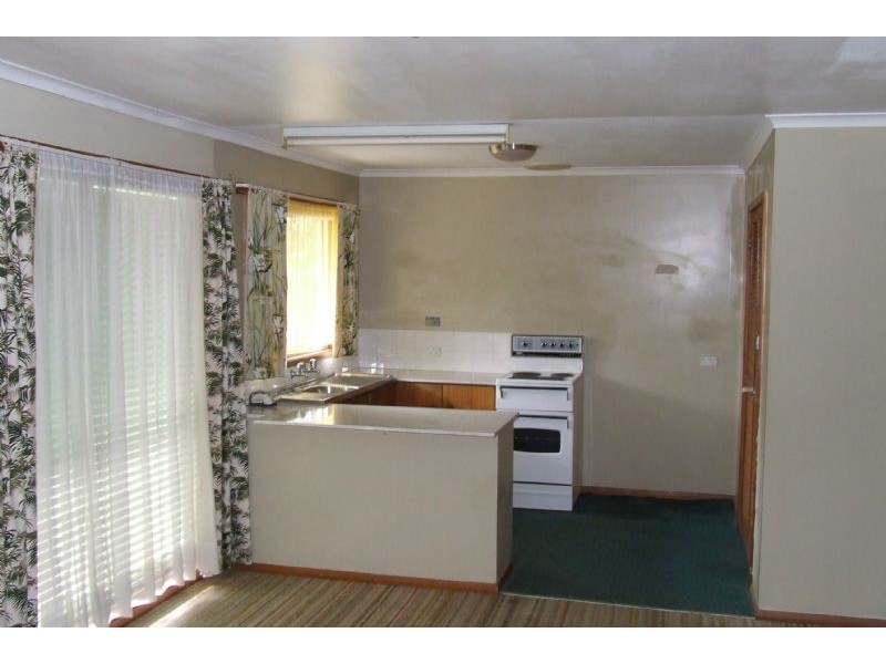 16 Albert Street, Woodford VIC 3281