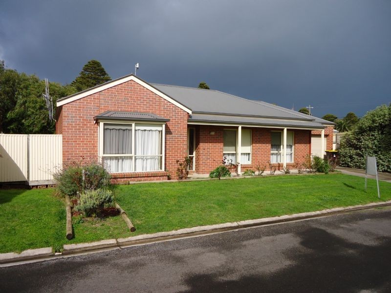 8 Winnen Place, 67 Princes Highway, Port Fairy VIC 3284