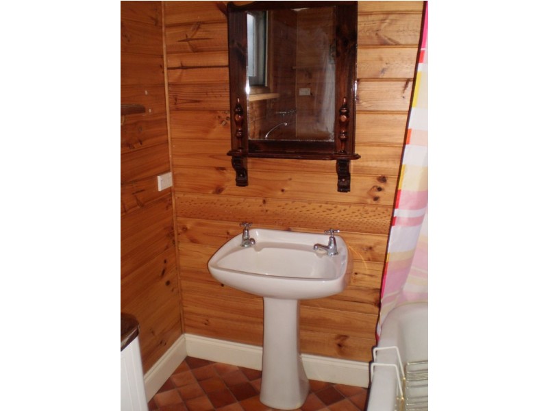 106 Commercial Road, Koroit VIC 3282