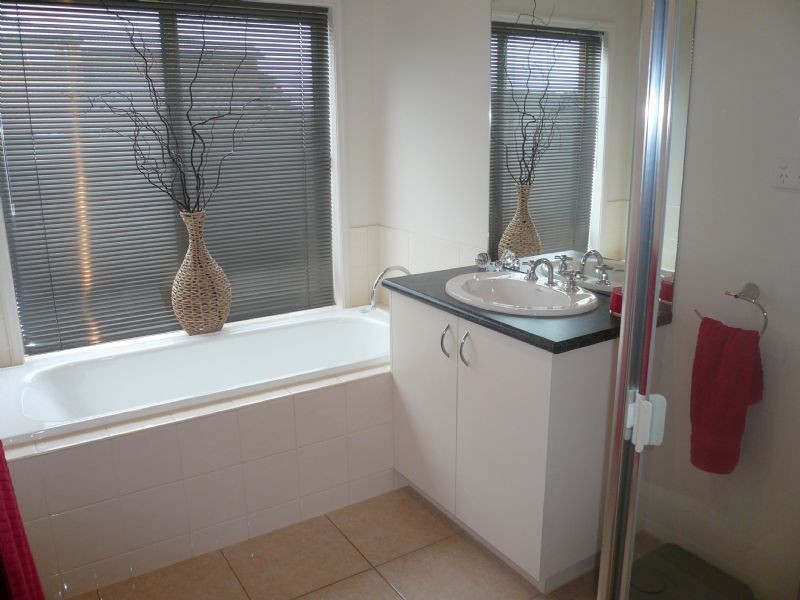 11 Booval Drive, Warrnambool VIC 3280