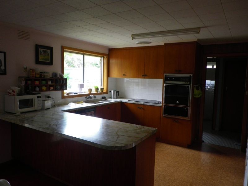 10 Newfield Street, Peterborough VIC 3270