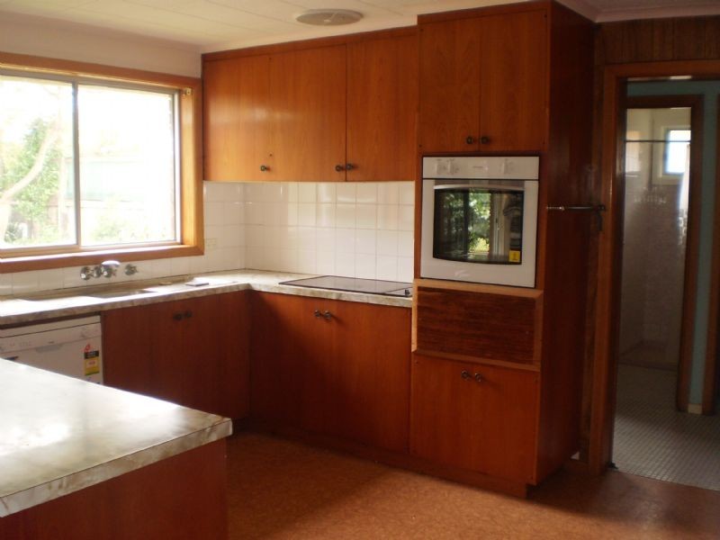 10 Newfield Street, Peterborough VIC 3270